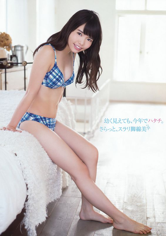 日本清纯少女m上舞棚拍露甜甜的微笑