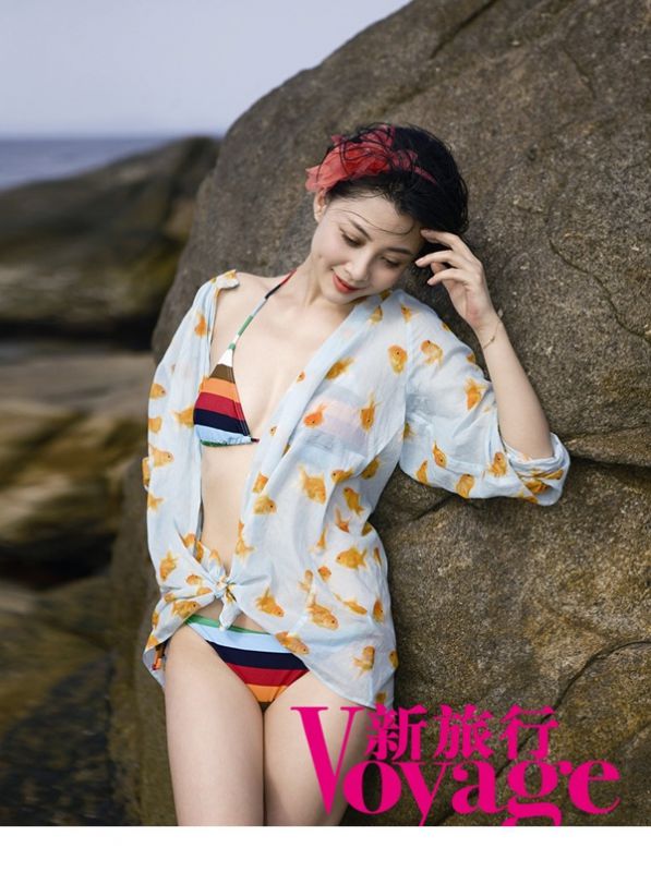 沙滩美女殷桃高清写真