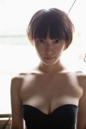 丰满内衣美女吉冈里帆私房性感写真