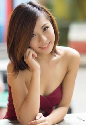 推女神平面模特美女黄歆苑比基尼写真图片