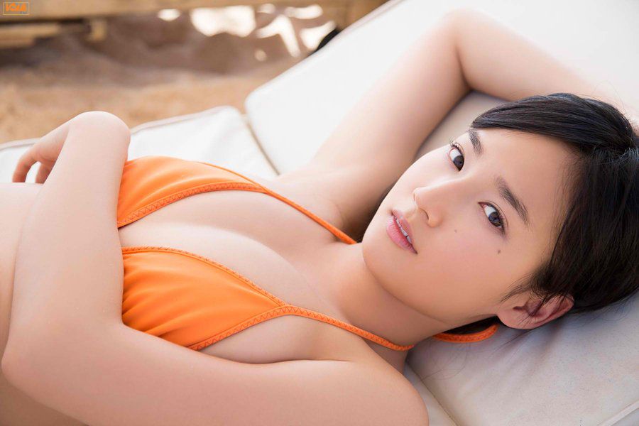 高胂惴妩媚美胸诱人写真