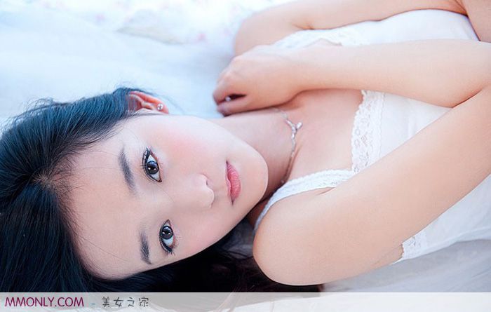 妩媚内衣美眉私房诱人写真