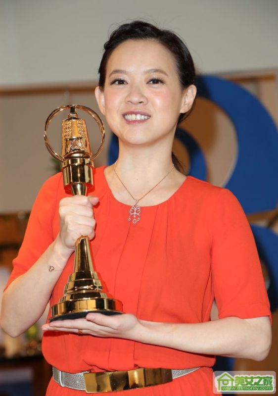俏皮可爱美女曾宝仪高清写真