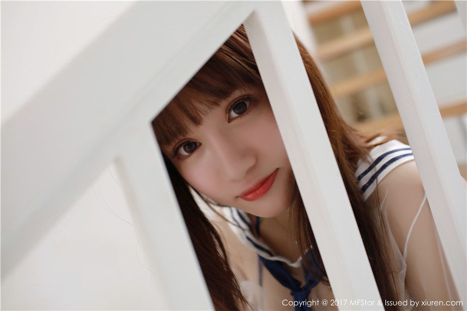 肚兜真空大奶少妇傲娇萌萌Vivian丁字裤诱惑写真