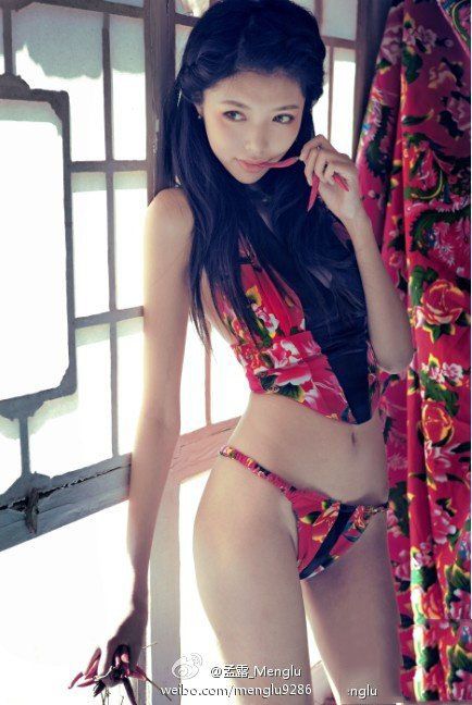 妩媚内衣美女私房美胸诱人写真