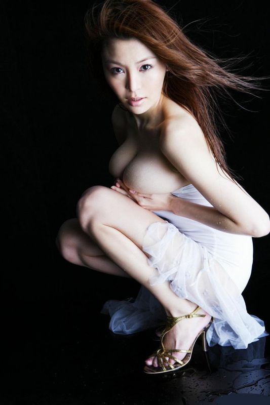 性感爆乳美女湿身诱惑写真