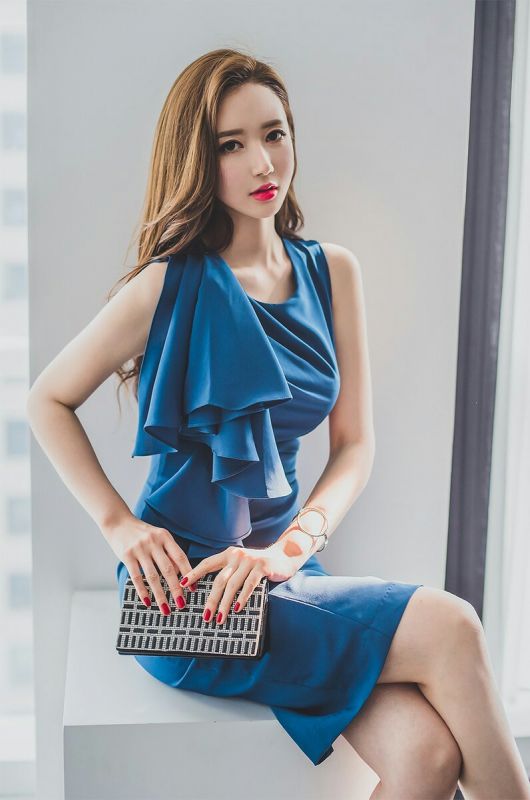 美女秘书职业装气质蓝色连衣裙优雅养眼长腿高跟鞋写真