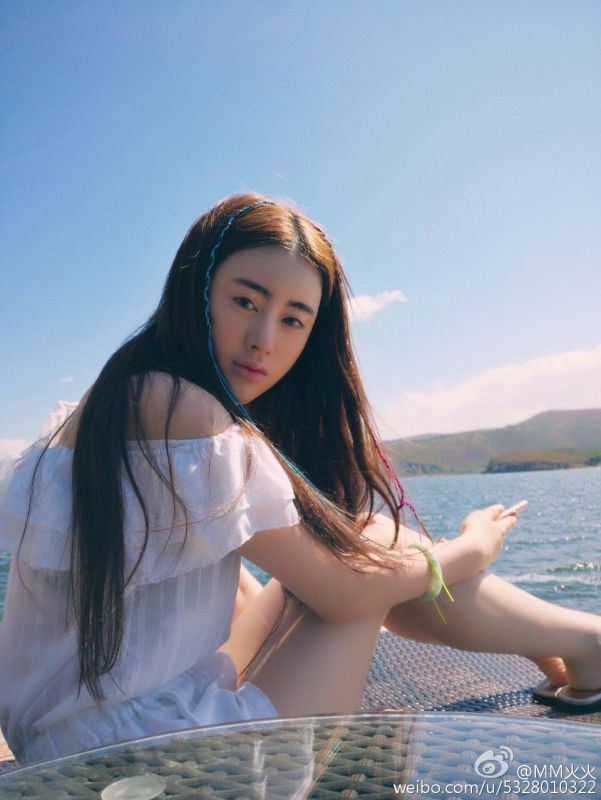 微博秒拍达人MM火火清纯自拍写真