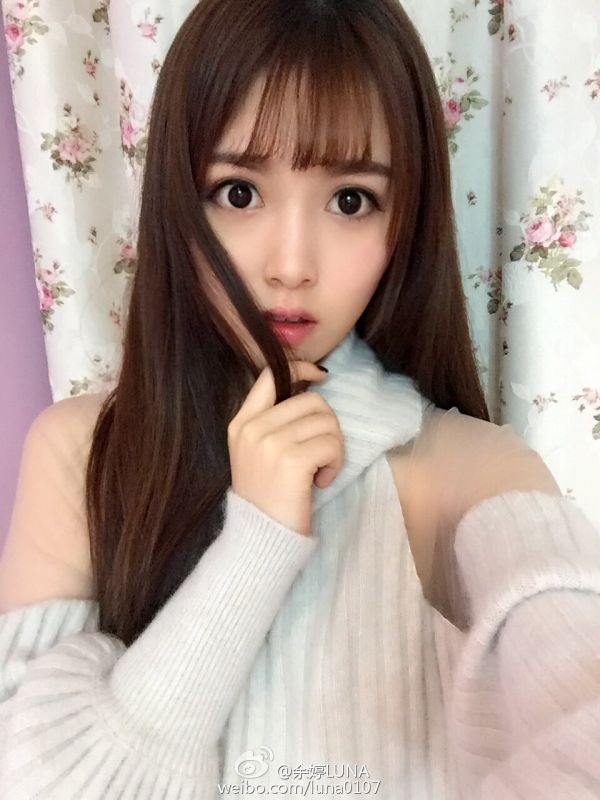 清纯美女校花余婷luna微博自拍写真