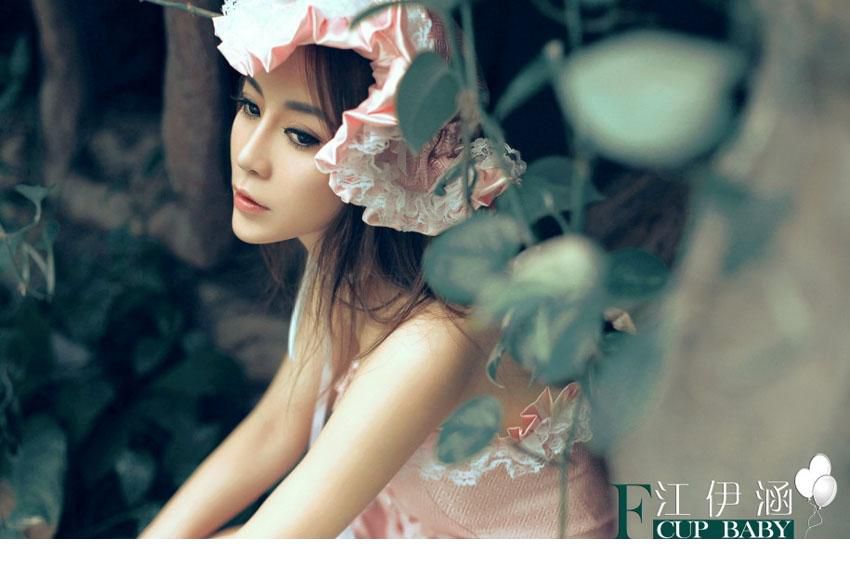 清纯黑丝美女江伊涵户外迷人写真
