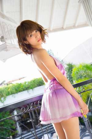 日本女优木本夕贵妩媚私房照