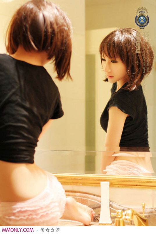 性感内衣美眉浴室湿身诱人写真