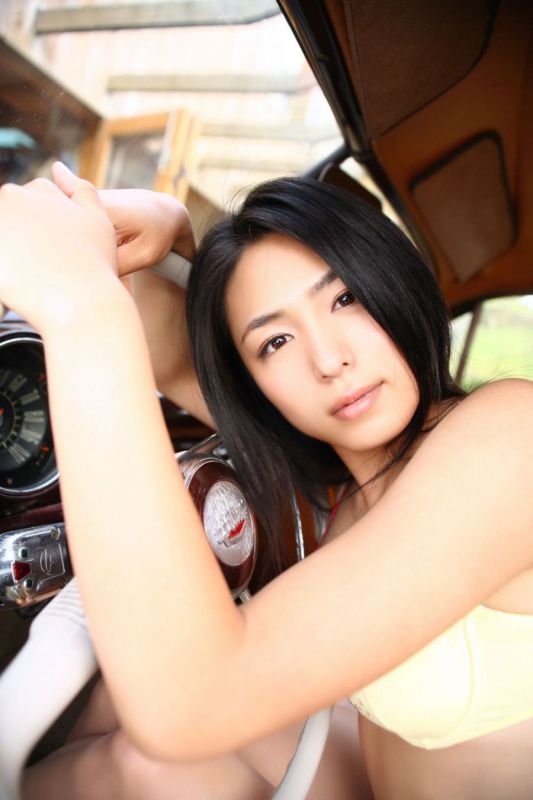 丰满美胸内衣美女私房性感写真