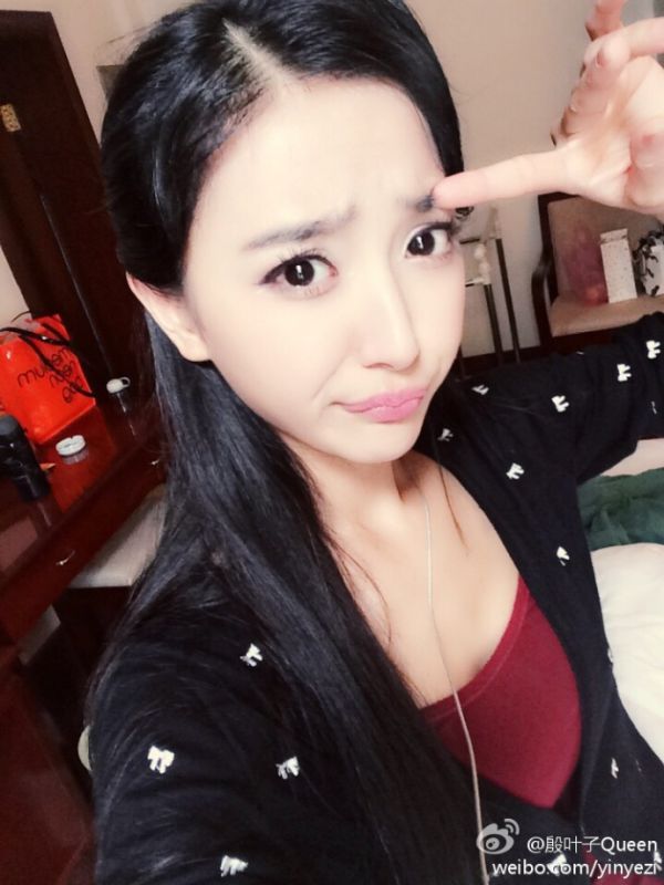 90后可爱美女殷叶子自拍照