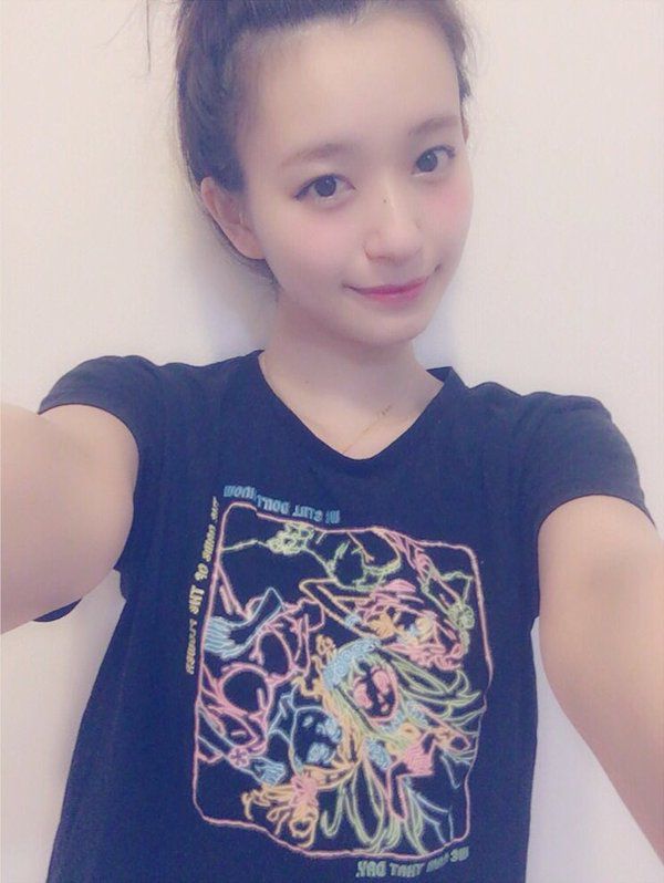 日本模特美女早川实季清纯自拍写真