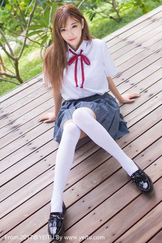 内衣女神杨晨晨蕾丝丁字裤撩裙尤物低胸爆乳美女图片