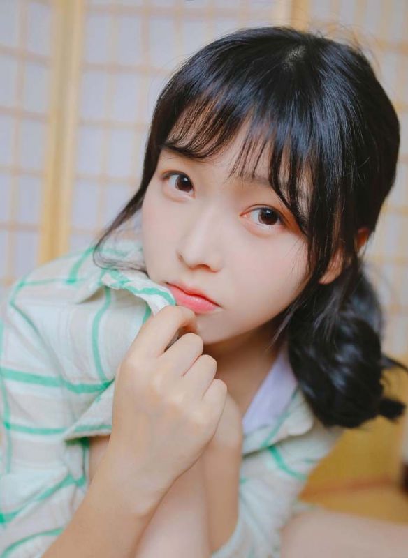 清纯甜美女孩文艺气质居家绘画唯美养眼秀气写真