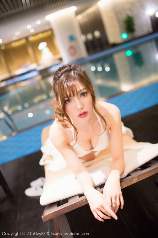 爱蜜社美女模特泳池比基尼写真特刊