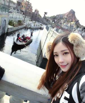 90后清纯美女Ehuey Huey自拍写真图片