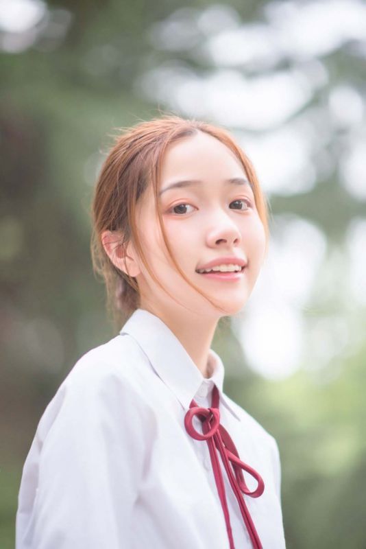 户外小清新制服美女养眼写真