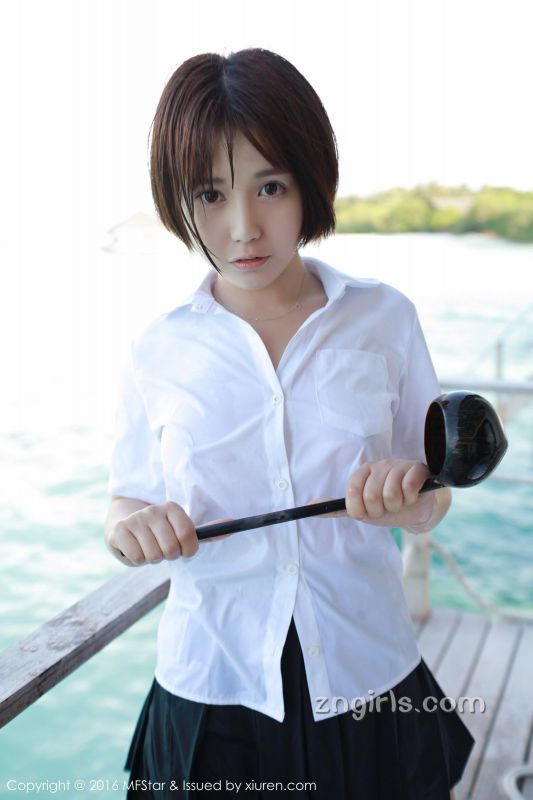 模范学院90后美女教师Evelyn艾莉性感私拍写真