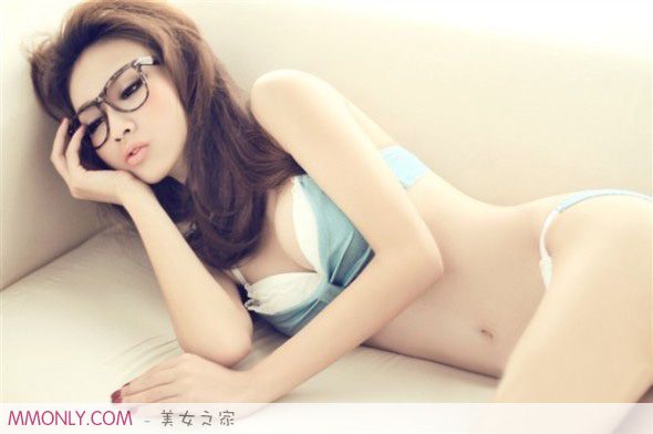 妩媚红色内衣美女私房诱人写真