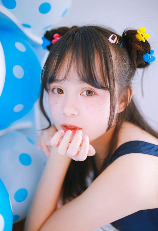双眼皮美妆少女俏美可爱连体死库水稚嫩美体艺术写真
