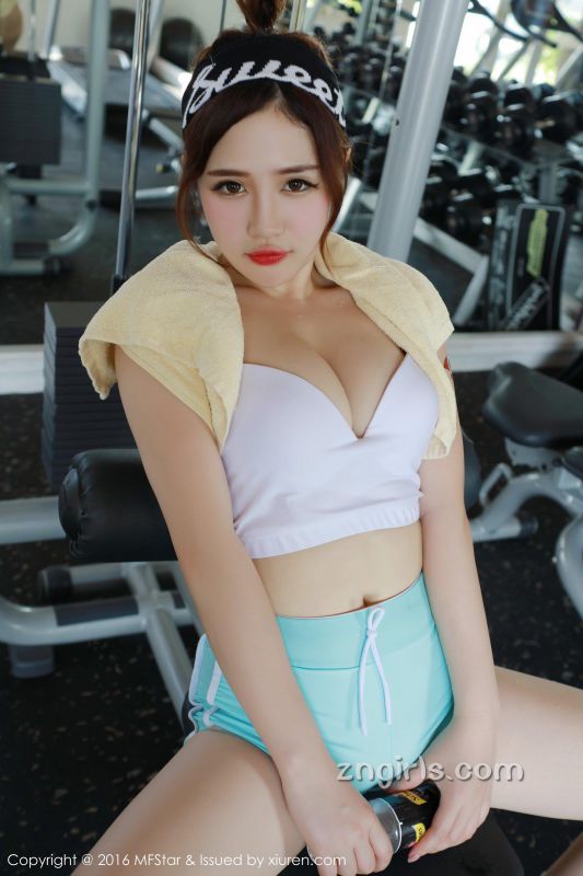 模范学院中国内地模特徐cake性感酥胸迷人写真