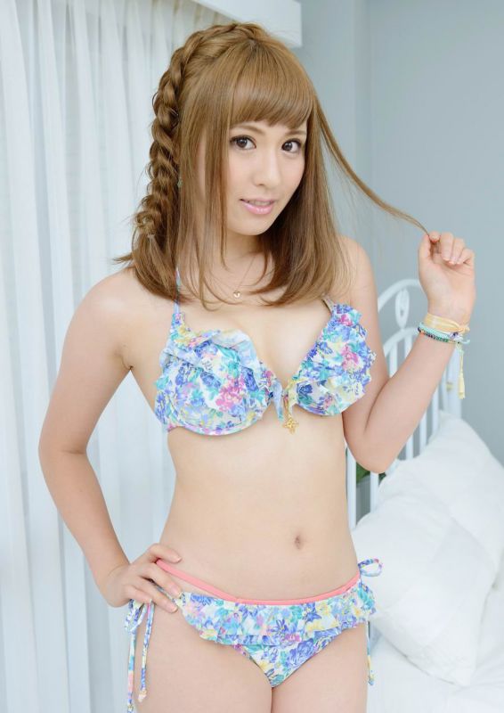 日本性感比基尼美女私房秀美胸写真