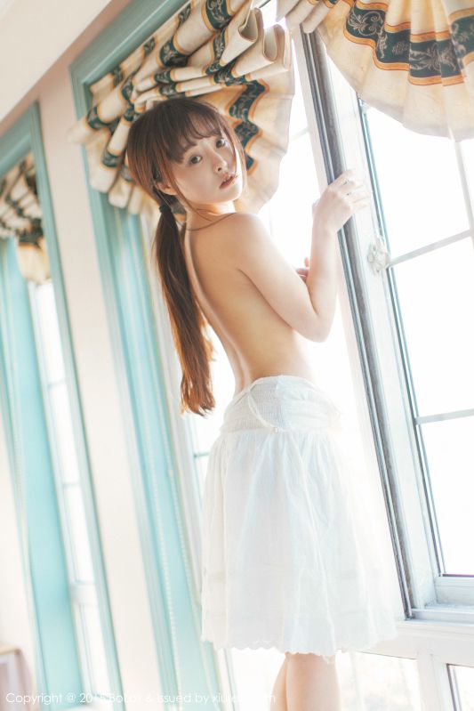 性感波霸女郎柳侑绮私房翘臀诱人写真