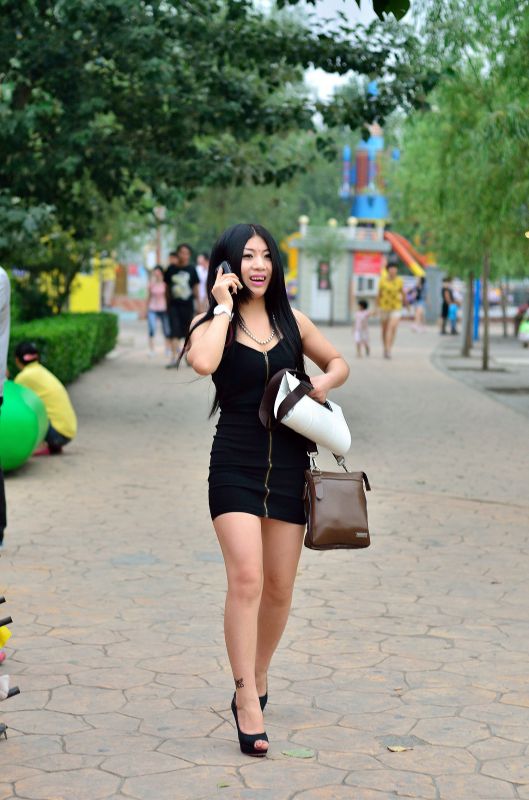 超短裙高跟美女最新街拍照