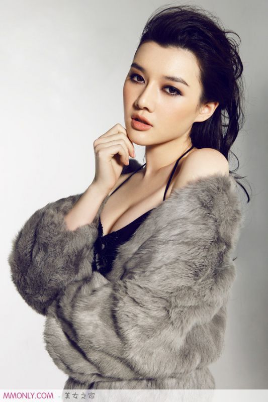 妩媚时尚美女冯丹滢高清写真