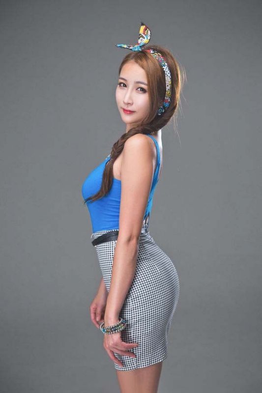 韩国娇艳美女前凸后翘性感身材摄影艺术写真
