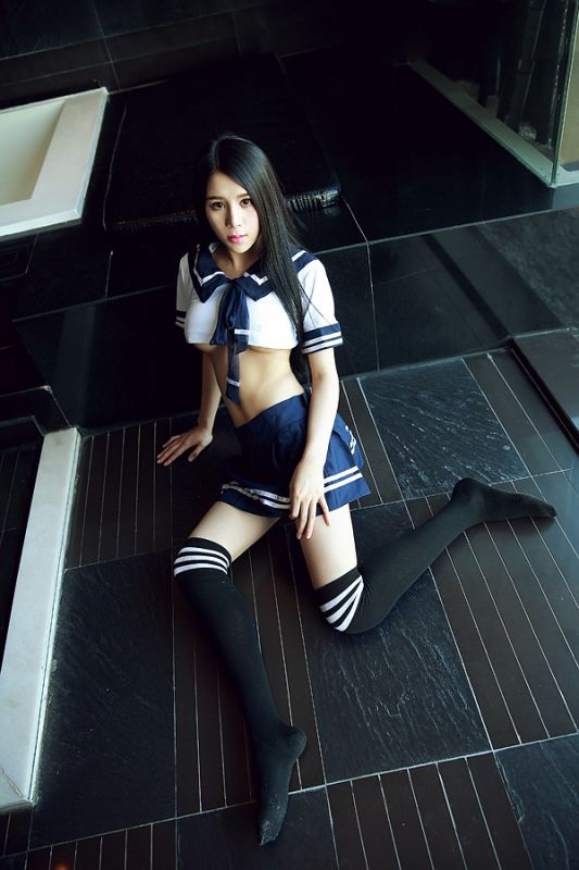 大胸美女私房内衣湿身诱惑写真