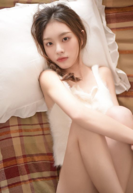 清澈大眼妩媚少女美腿模特性感唯美居家诱惑大尺度图片