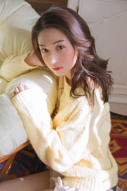 娇艳清纯美腿少女白色内裤居家性感诱人丝袜写真