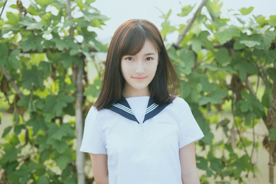 最美校服女生高晴户外写真拍摄