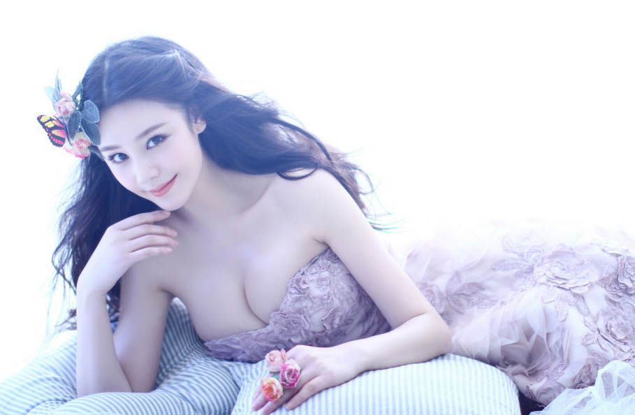甜美女星邱璐[秀爆乳美照