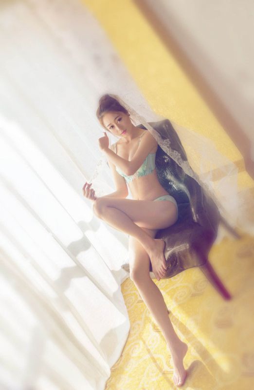美胸少妇性感内衣诱惑写照