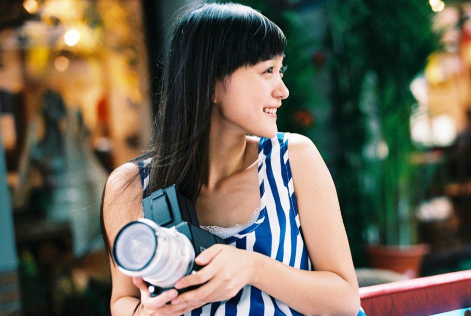 清纯美女何泓姗户外迷人写真