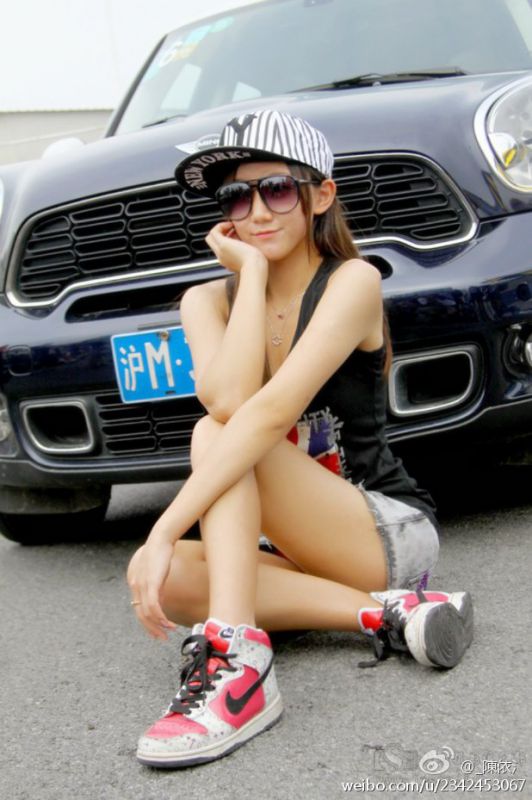 漂亮学生妹陈依微博私拍写真图片