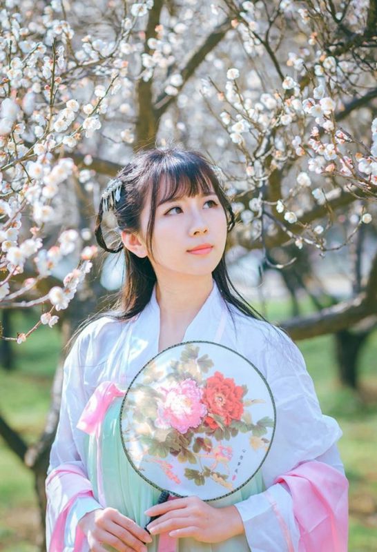 古装甜美少女户外樱花桃林唯美清新迷人写真