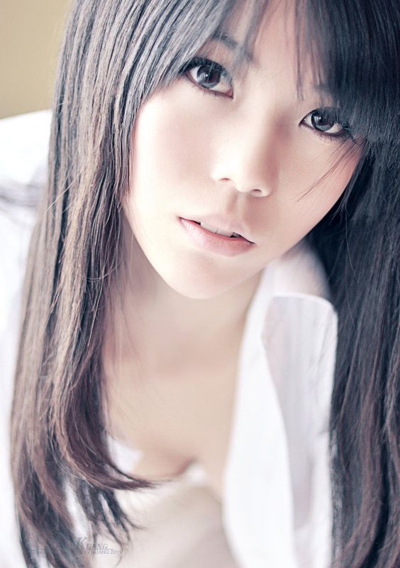 白色内衣美女私房性感撩人写真