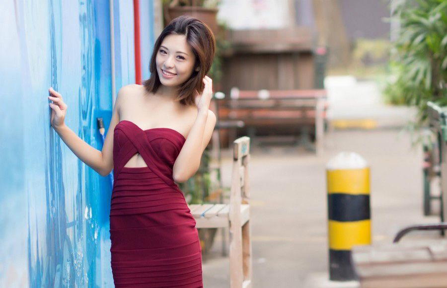 推女神平面模特美女黄歆苑比基尼写真图片