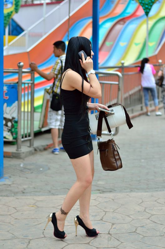 超短裙高跟美女最新街拍照