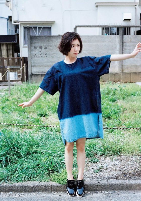 日本美女演员松冈茉优私服摄影写真
