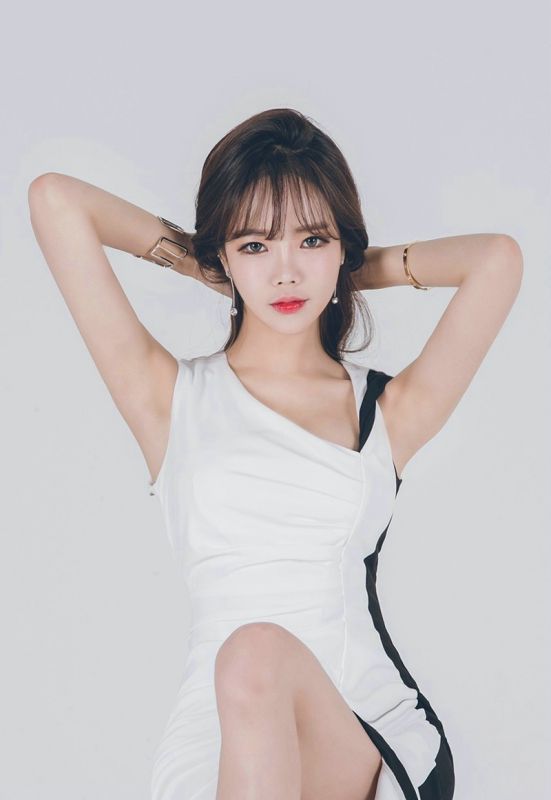婀娜多姿韩国美女图片高清翘臀美女性感写真