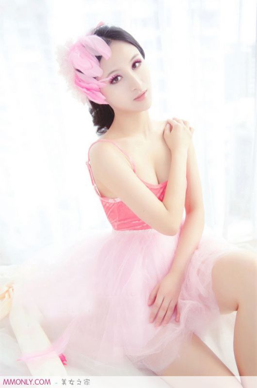 粉嫩酥胸美女性感私房写真