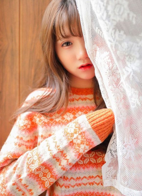 粉润小嘴唇少女美色居家白丝长腿性感撩人图片