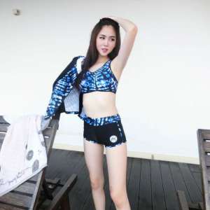 大马柔佛正妹李佳丽傲人事业线乳沟诱人性感泳衣图